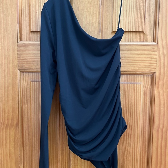 Abercrombie long-Sleeve One-Shoulder Twist Ruched Bodysuit - Picture 3 of 4